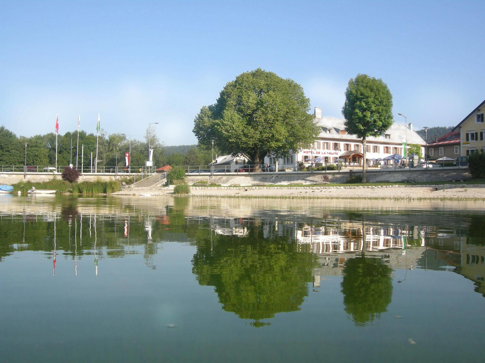 Hotel De La Truite & Spa Le Petit Nautilus Le Pont Ngoại thất bức ảnh